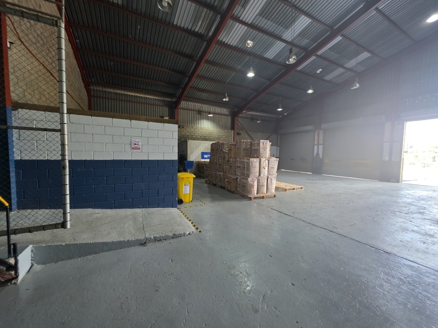To Let Commercial Property for Rent in Beacon Bay North Eastern Cape
